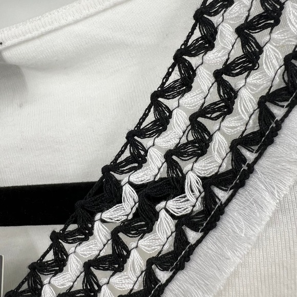 Jones New York Signature White Short Sleeve Woven Vneckline Women's Large NWT - Picture 6 of 10